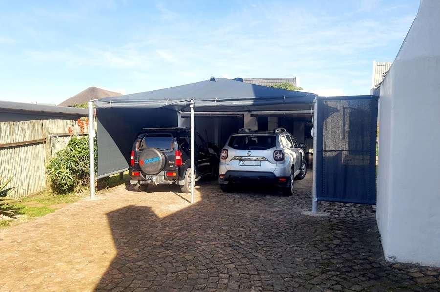 4 Bedroom Property for Sale in Boggomsbaai Western Cape